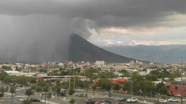 Lluvia en cerro de La Silla