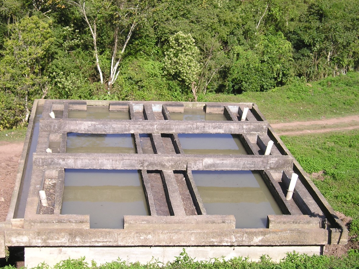 Open Imhoff tank in Las Vegas, Honduras. Source: MIKELONIS (2008)