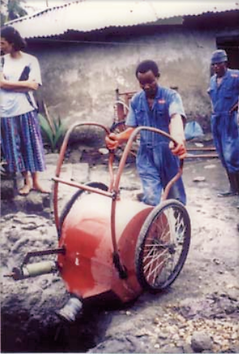 On-site disposal in a dug hole on the customers' compound, by tipping the tank. Source: MULLER and RIJNSBURGER (1992)   