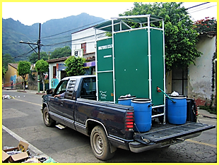 Transporte de contenedores de orina