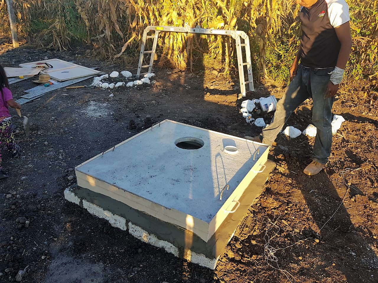 Cámara ventilada con tapa de concreto para Sanihuerto