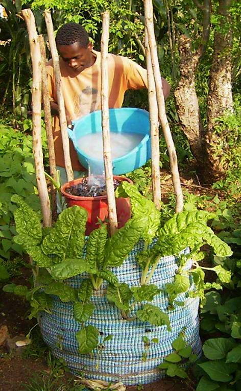 Feeding a greywater tower. Source: SHEWA et al. (2009)