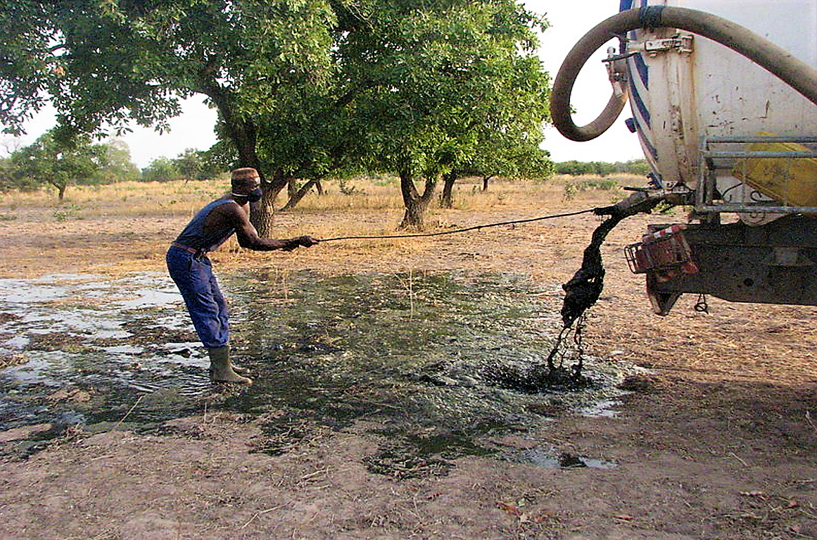 If there is no opportunity to dispose sludge (e.g. in transfer- or sewer discharge stations), disposal sites which are unhygienic and hazardous for local residents are often the only solution. Source: SuSanA (2011)   